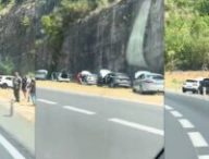 Cimetière de voitures thermiques sur l'A75 // Source : Extrait vidéo Tiktok - amandinemer