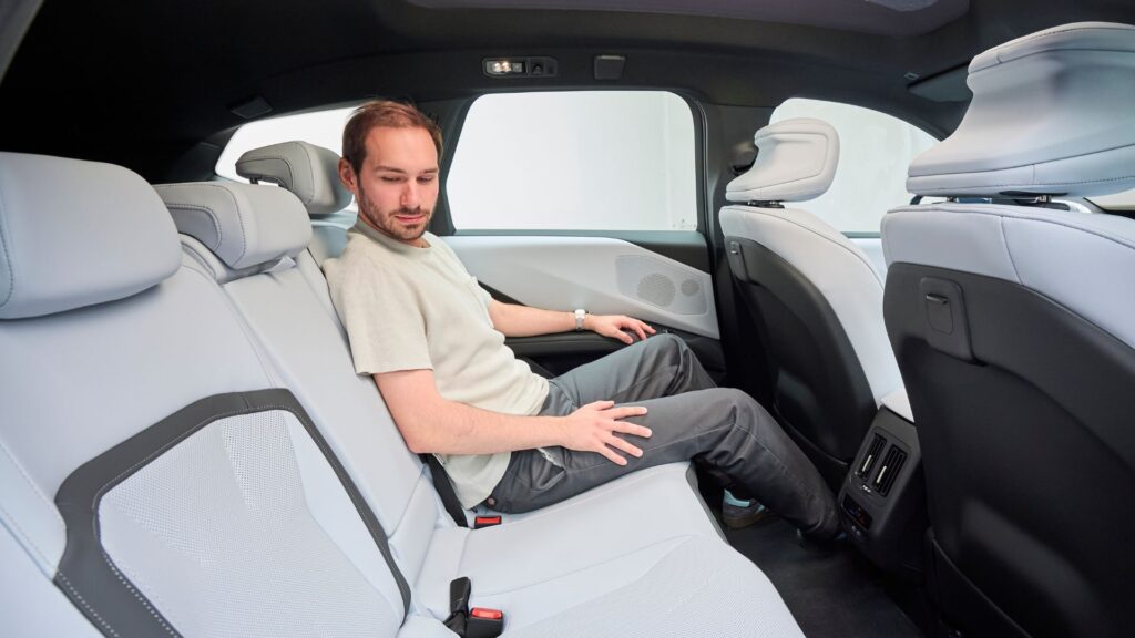 On vous fait découvrir le nouveau BMW iX3 // Source : Fabian Kirchbauer pour Numerama
