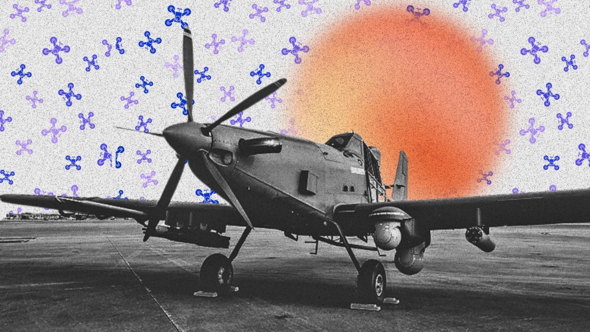 Quand un avion agricole devient un chasseur de drones // Source : Montage Numerama Quand un avion agricole devient un chasseur de drones // Source : Montage Numerama