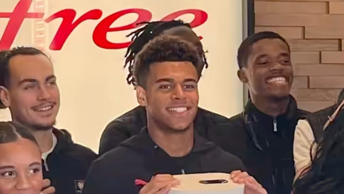 Désiré Doué et la Freebox Ultra. // Source : Free Désiré Doué et la Freebox Ultra. // Source : Free