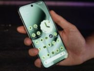 L'écran du Pixel 10 Pro est de très bonne qualité, mais ses bordures pourraient être un peu plus fines.