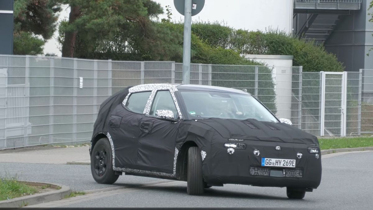 Le futur Hyundai Ioniq 2 espionné sur la route // Source : CarSpyMedia Le futur Hyundai Ioniq 2 espionné sur la route // Source : CarSpyMedia