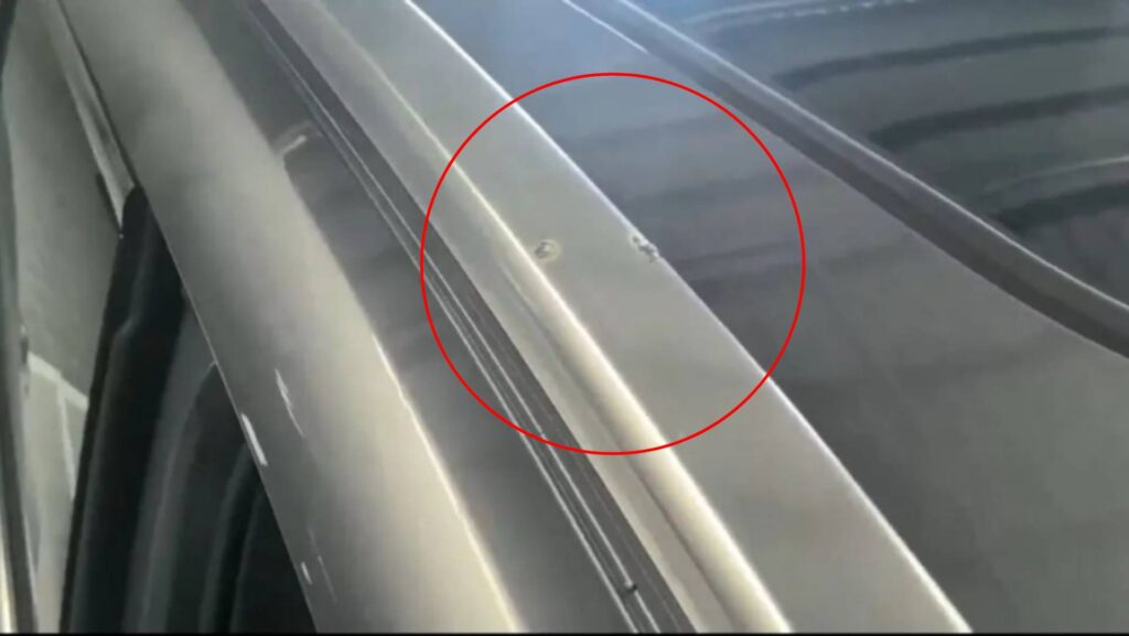 Un des impacts de foudre de la BYD Song Plus EV // Source : extrait vidéo Upstream New Un des impacts de foudre de la BYD Song Plus EV // Source : extrait vidéo Upstream New