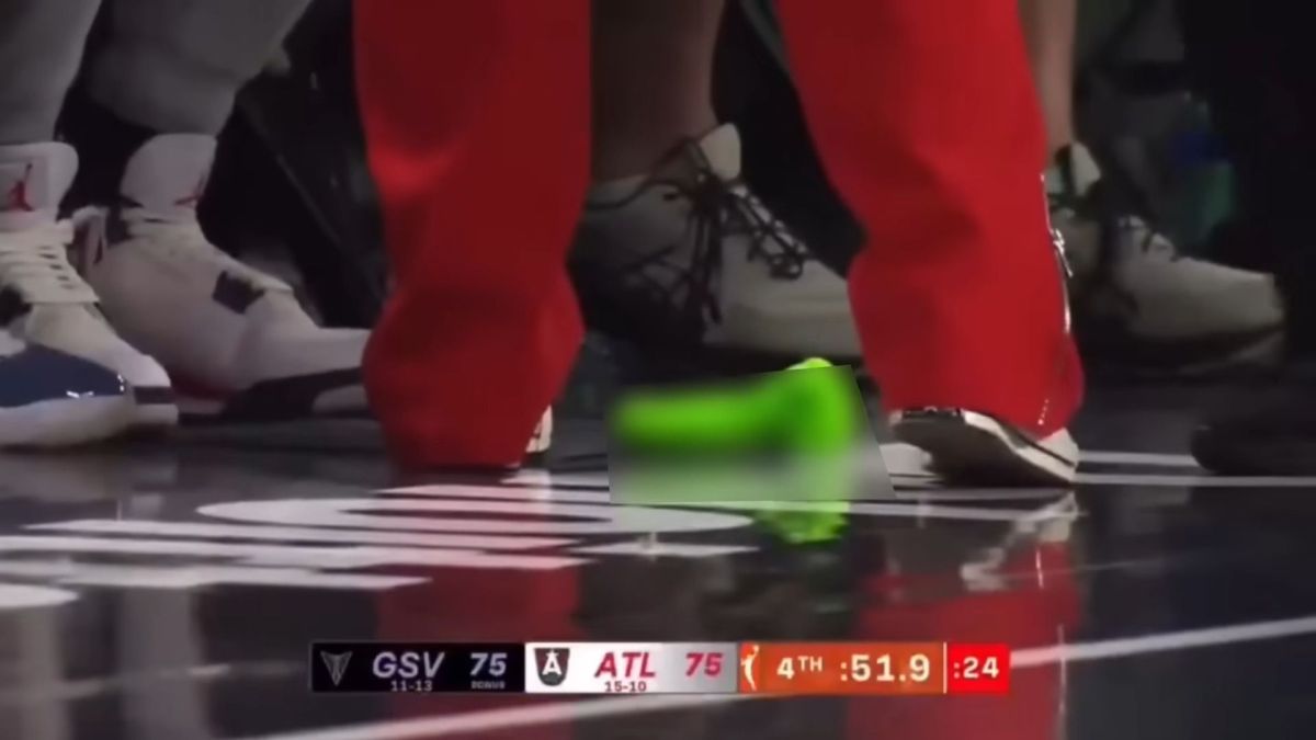 Les sextoys qui atterrissent sur les parquets de WNBA fleurissent // Source : Capture Numerama Les sextoys qui atterrissent sur les parquets de WNBA fleurissent // Source : Capture Numerama