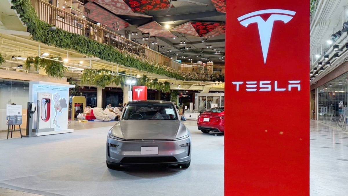 Corner de ventes Tesla dans un mall en Asie // Source : Tesla
