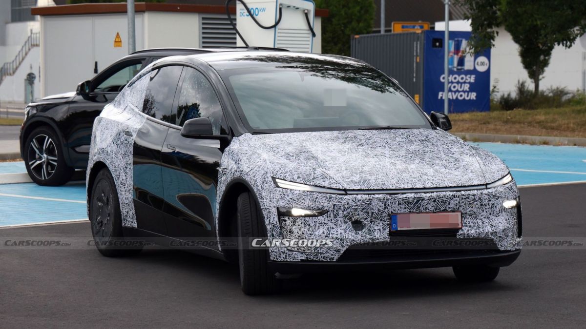 Le Tesla Model Y L surpris en plein test en Allemagne // Source : Carscoops Le Tesla Model Y L surpris en plein test en Allemagne // Source : Carscoops