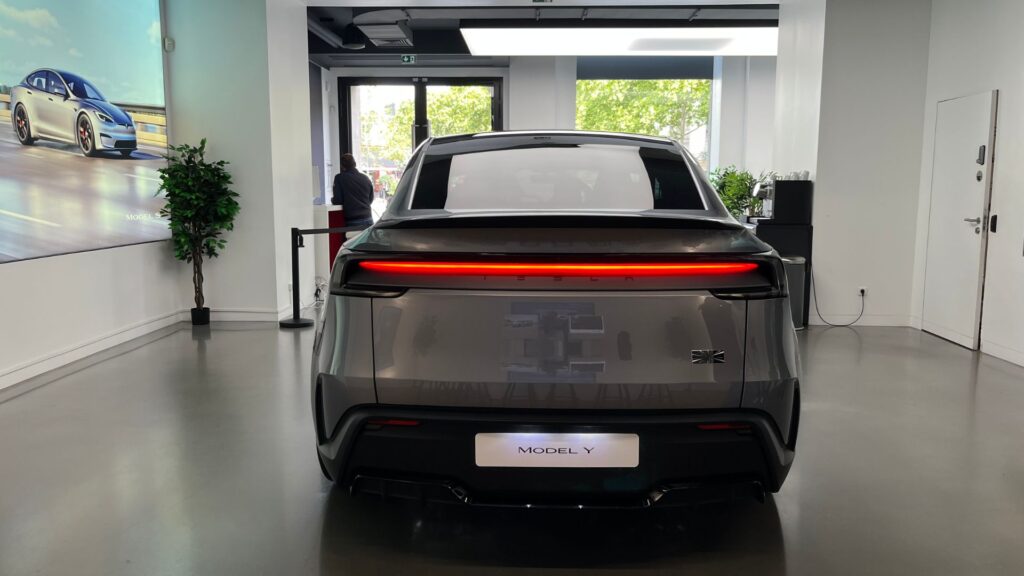 On découvre le nouveau Tesla Model Y Performance // Source : Robin San Vicente pour Numerama On découvre le nouveau Tesla Model Y Performance // Source : Robin San Vicente pour Numerama