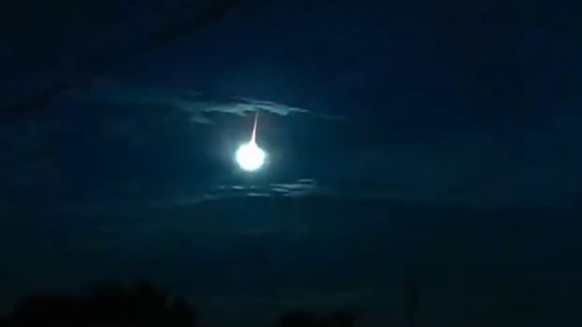 Image de la «boule de feu » ayant traversé le ciel au Japon la nuit du 19 au 20 août  // Source : Compte X @Chyno News 