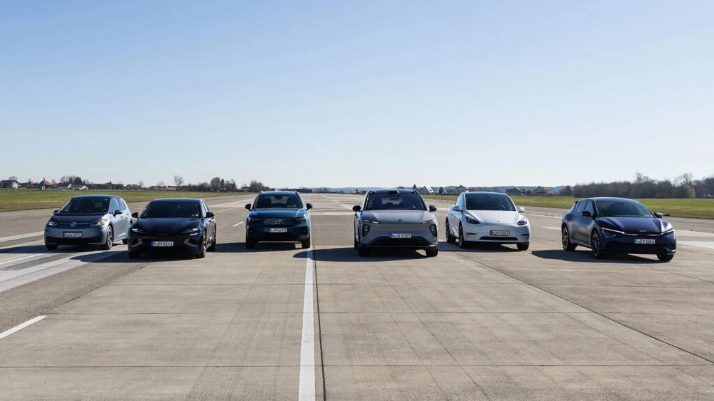 Les six voitures électriques du test d'autonomie à 0 % de batterie. // Source : ADAC Les six voitures électriques du test d'autonomie à 0 % de batterie. // Source : ADAC