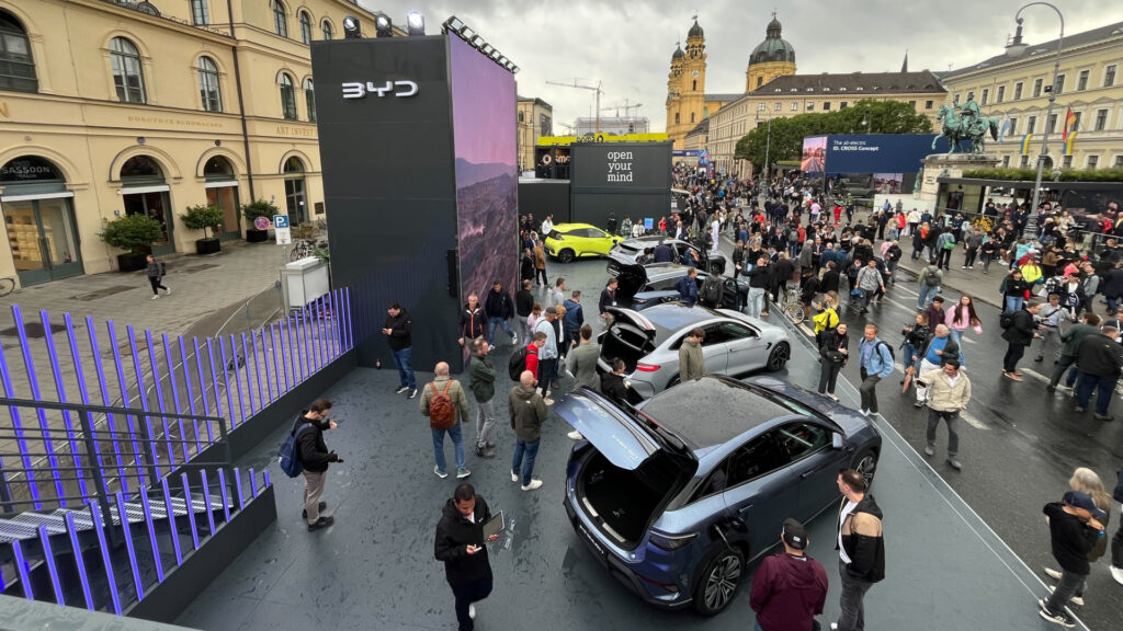 Stand BYD à l'IAA Munich 2025 // Source : Robin San Vicente pour Numerama Stand BYD à l'IAA Munich 2025 // Source : Robin San Vicente pour Numerama