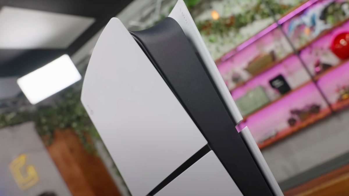 Nouvelle PS5 Slim // Source : Capture YouTube Nouvelle PS5 Slim // Source : Capture YouTube