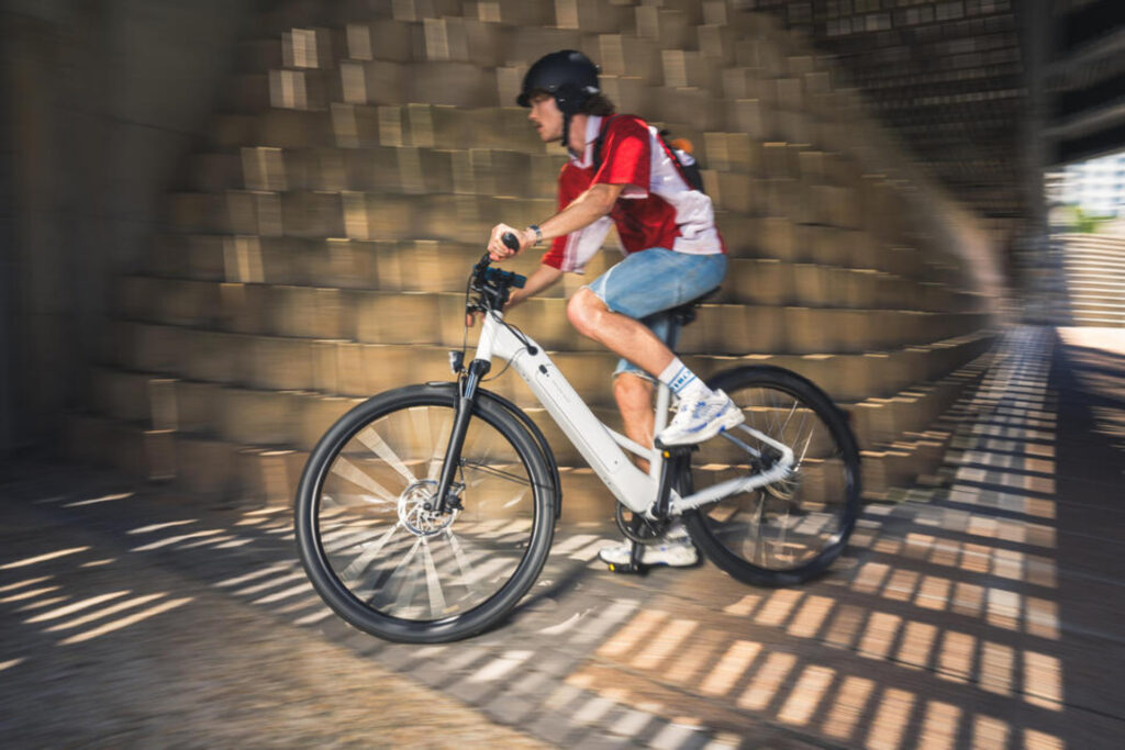 Le Decathlon Rockrider E-ACTV 100 // Source : Decathlon Le Decathlon Rockrider E-ACTV 100 // Source : Decathlon