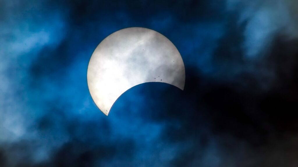Éclipse solaire. // Source : Canva Éclipse solaire. // Source : Canva