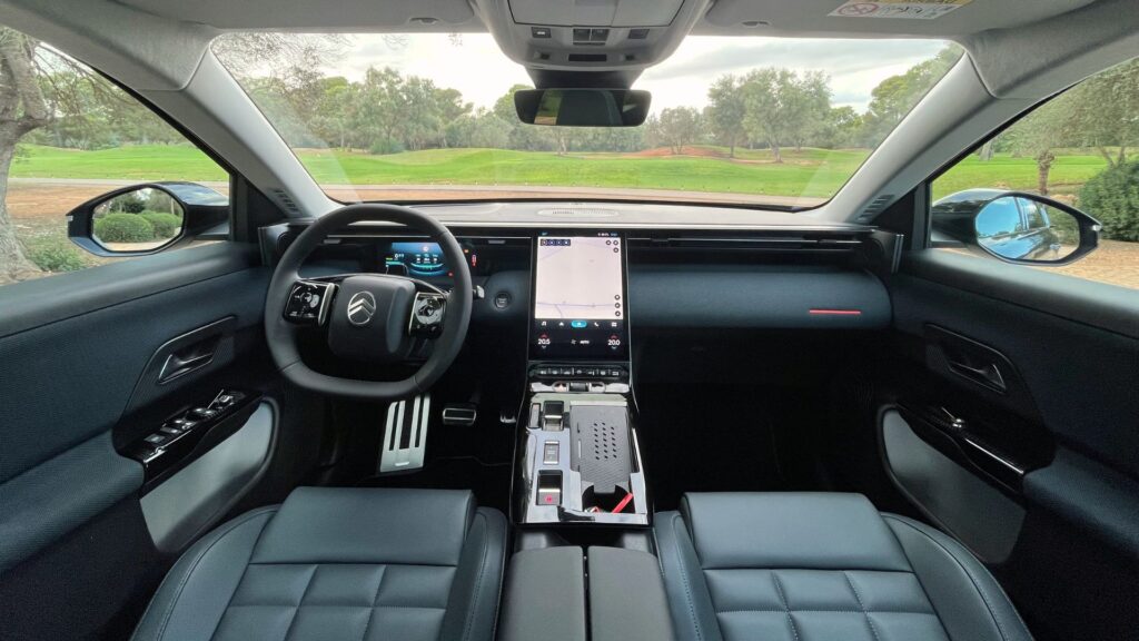 Le Citroën ë-C5 Aircross à l'essai. // Source : Robin San Vicente pour Numerama Le Citroën ë-C5 Aircross à l'essai. // Source : Robin San Vicente pour Numerama