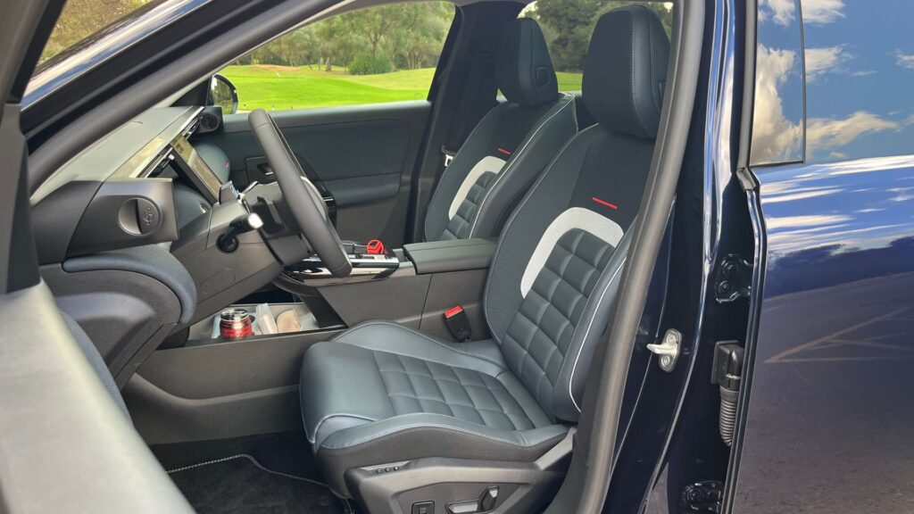 Le Citroën ë-C5 Aircross à l'essai. // Source : Robin San Vicente pour Numerama Le Citroën ë-C5 Aircross à l'essai. // Source : Robin San Vicente pour Numerama