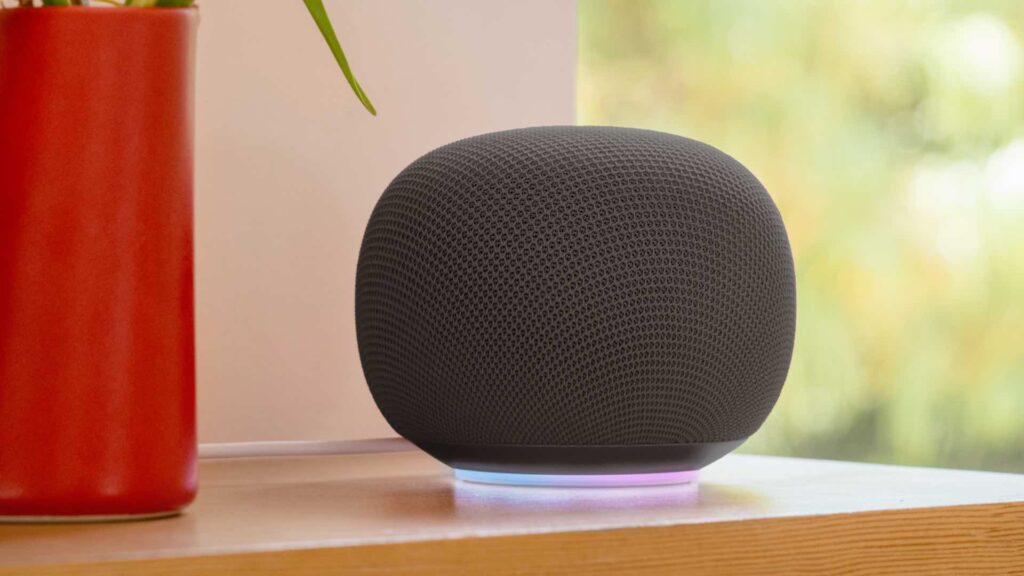 Le Google Home Speaker en noir. // Source : Google Le Google Home Speaker en noir. // Source : Google