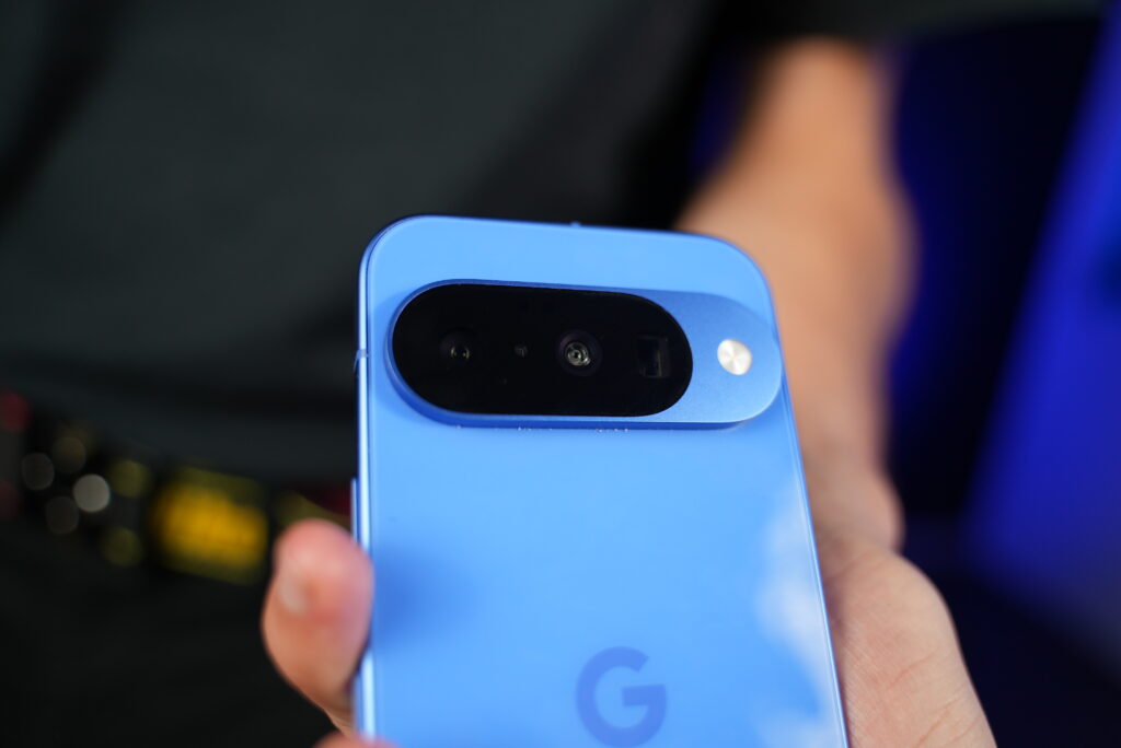 Le Google Pixel 10 // Source : Alfred Tertrais pour Numerama Le Google Pixel 10 // Source : Alfred Tertrais pour Numerama