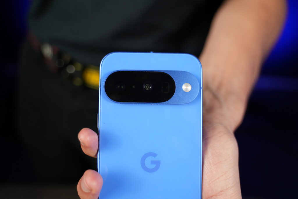 Le Google Pixel 10 // Source : Alfred Tertrais pour Numerama Le Google Pixel 10 // Source : Alfred Tertrais pour Numerama