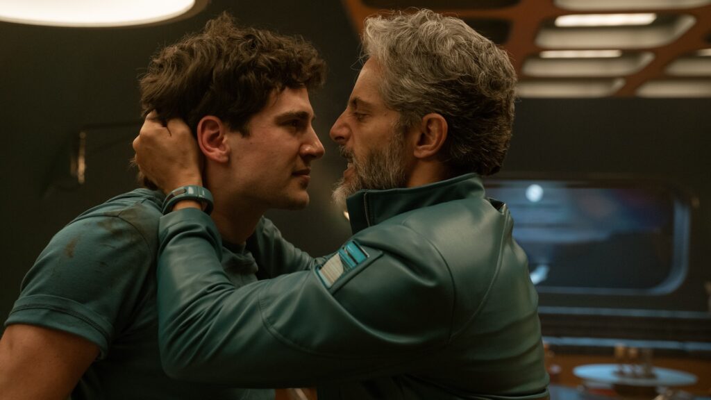 ATOMIC MONKEYS. Pau Simon as Max, Joaquín Furriel as Guillermo in episode 05 of ATOMIC MONKEYS. Cr. Carla Oset/NETFLIX © 2024 ATOMIC MONKEYS. Pau Simon as Max, Joaquín Furriel as Guillermo in episode 05 of ATOMIC MONKEYS. Cr. Carla Oset/NETFLIX © 2024