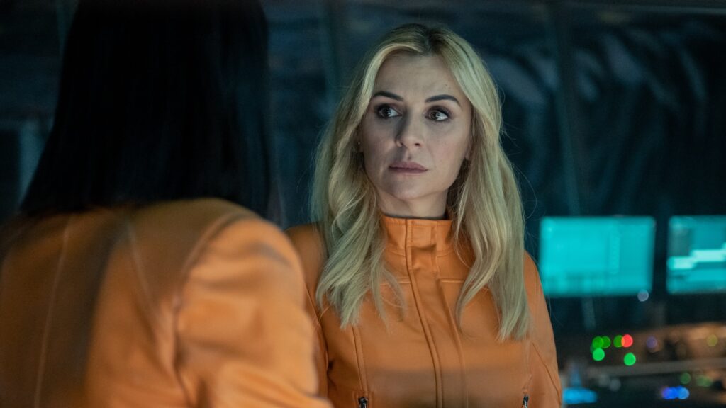 ATOMIC MONKEYS. Alicia Fernández as Julia, Miren Ibarguren as Minerva in episode 02 of ATOMIC MONKEYS. Cr. Tamara Arranz/NETFLIX © 2024 ATOMIC MONKEYS. Alicia Fernández as Julia, Miren Ibarguren as Minerva in episode 02 of ATOMIC MONKEYS. Cr. Tamara Arranz/NETFLIX © 2024