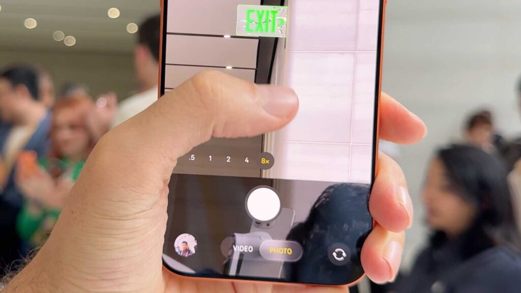 Le zoom x8 de l'iPhone 17 Pro Max, avec son écran « anti-reflets ». // Source : Numerama Le zoom x8 de l'iPhone 17 Pro Max, avec son écran « anti-reflets ». // Source : Numerama