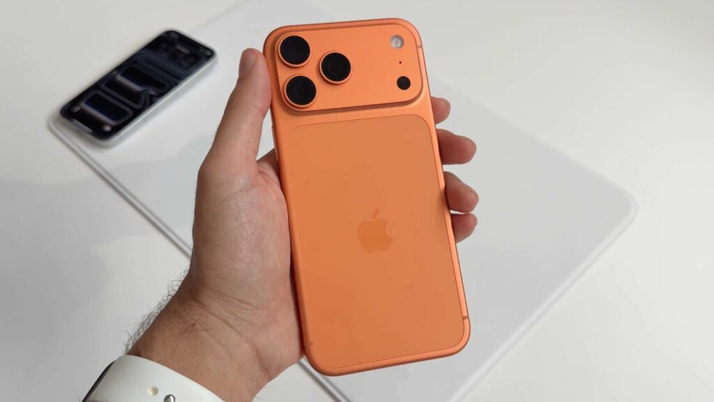 La technologie MIE sera directement intégrée « au matériel et aux logiciels Apple de tous les modèles d'iPhone 17 et d'iPhone Air ». // Source : Apple La technologie MIE sera directement intégrée « au matériel et aux logiciels Apple de tous les modèles d'iPhone 17 et d'iPhone Air ». // Source : Apple