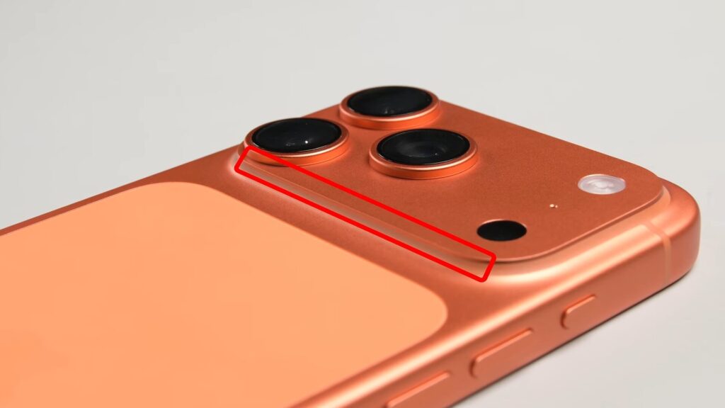 Tout le contour du « plateau » de l'iPhone 17 Pro est vulnérable à la décoloration. Tout le contour du « plateau » de l'iPhone 17 Pro est vulnérable à la décoloration.