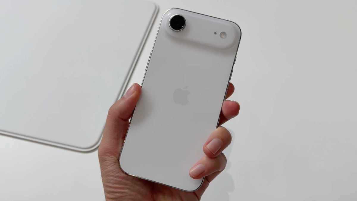 Le dos de l'iPhone Air // Source : Numerama Le dos de l'iPhone Air // Source : Numerama