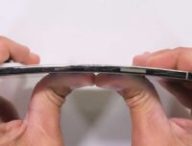 iPhone Air bendgate. // Source : JerryRigEverything iPhone Air bendgate. // Source : JerryRigEverything