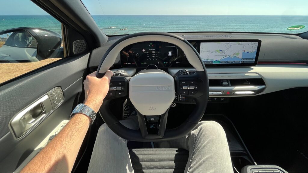 La Kia EV4 à l'essai // Source : Robin San Vicente pour Numerama La Kia EV4 à l'essai // Source : Robin San Vicente pour Numerama