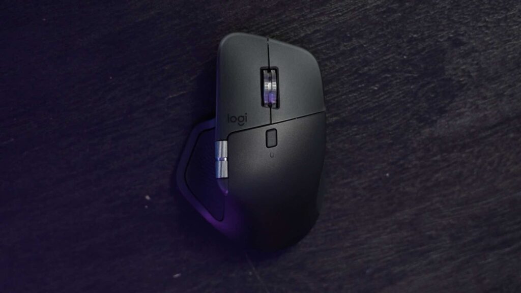 Esthétiquement, la Logitech MX Master 4 est très belle. Esthétiquement, la Logitech MX Master 4 est très belle.
