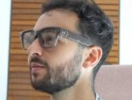 Les branches des Meta Ray-Ban Display sont un peu épaisses, mais le design est relativement normal.