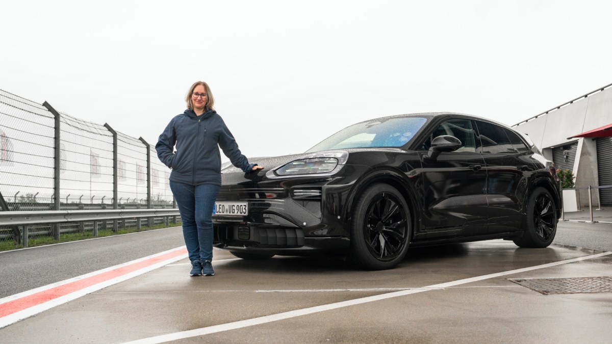 Porsche Cayenne Electric au centre Porsche Leipzig // Source : Porsche Porsche Cayenne Electric au centre Porsche Leipzig // Source : Porsche