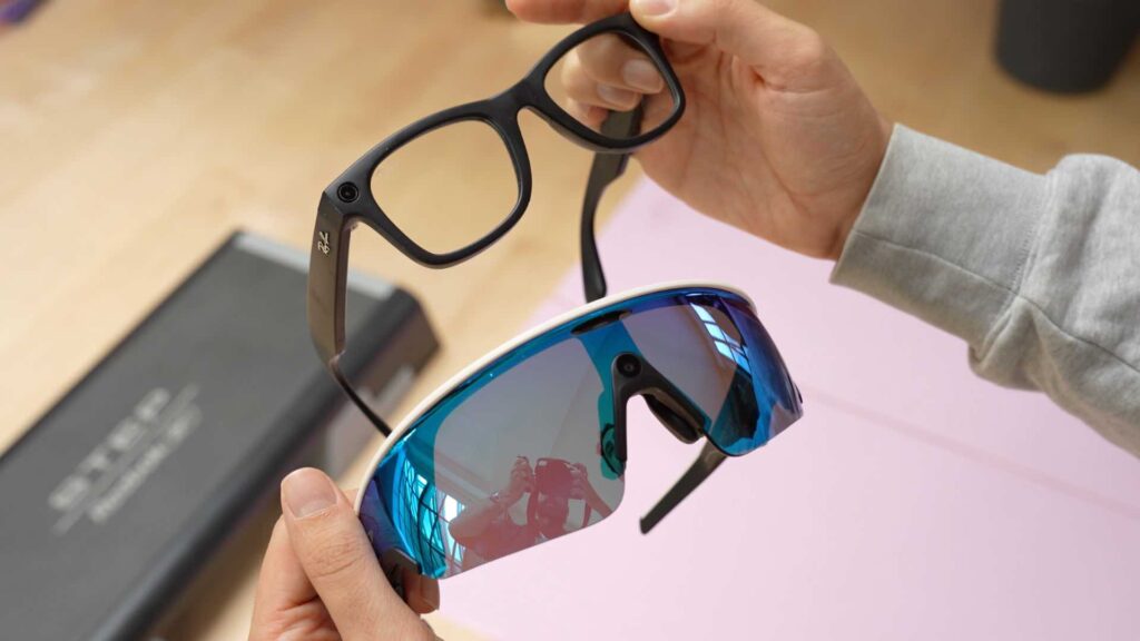 Les Ray-Ban Meta en haut, les Oakley Meta Vanguard en bas. Difficile de les confondre. // Source : Numerama Les Ray-Ban Meta en haut, les Oakley Meta Vanguard en bas. Difficile de les confondre. // Source : Numerama