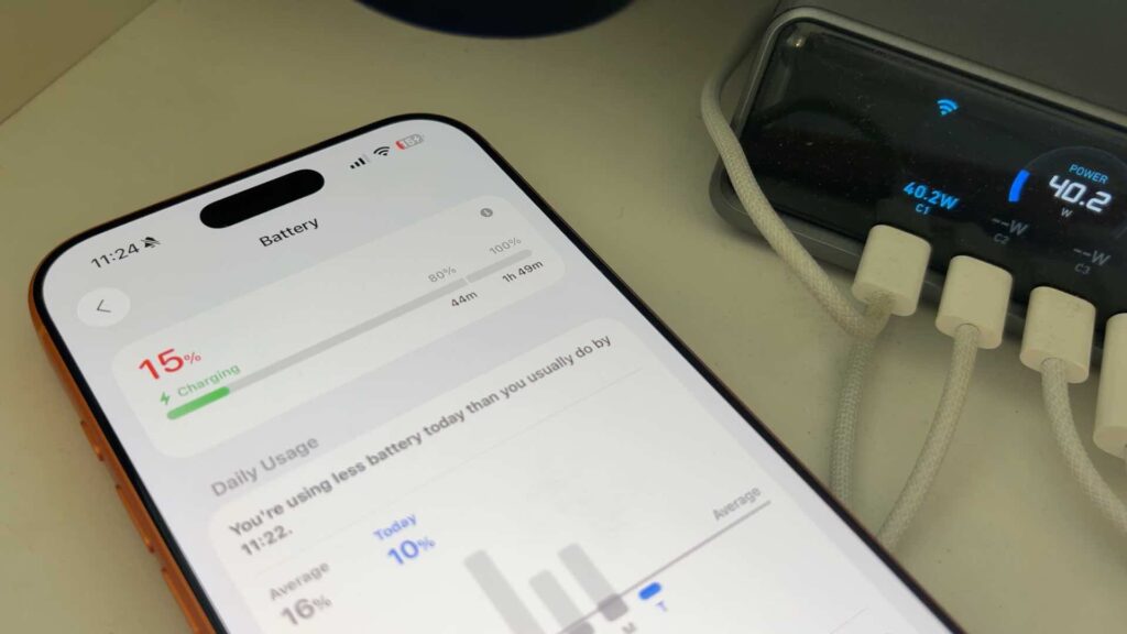 Un iPhone 17 Pro Max pique à 40 W, mais redescend vite puis refroidit vers 80%. // Source : Alfred Tertrais - Numerama Un iPhone 17 Pro Max pique à 40 W, mais redescend vite puis refroidit vers 80%. // Source : Alfred Tertrais - Numerama