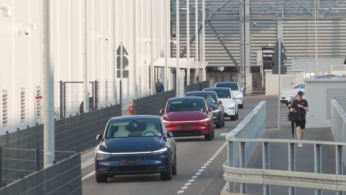 Le Tesla Model Y roule en totale autonomie avec le FSD à la Gigafactory de Berlin // Source : Tesla AI Le Tesla Model Y roule en totale autonomie avec le FSD à la Gigafactory de Berlin // Source : Tesla AI