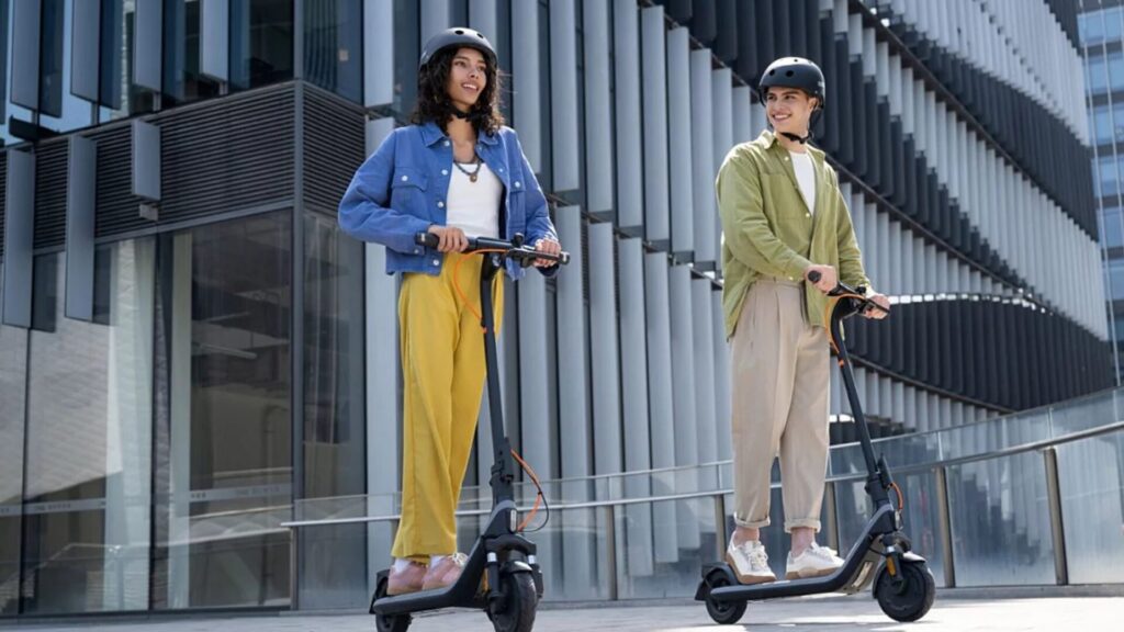 Trottinette électrique Segway E2E II // Source : Segway Trottinette électrique Segway E2E II // Source : Segway
