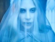 Lady Gaga fait littéralement pâle figure dans cette saison 2 // Source : Netflix Lady Gaga fait littéralement pâle figure dans cette saison 2 // Source : Netflix