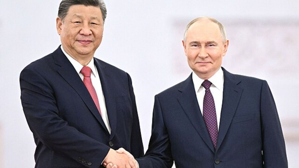 Les deux dirigeants se sont entretenus au Kremlin le 8 mai 2025 dans le cadre des commémorations russes liées à la Seconde guerre mondiale. Les deux dirigeants se sont entretenus au Kremlin le 8 mai 2025 dans le cadre des commémorations russes liées à la Seconde guerre mondiale.