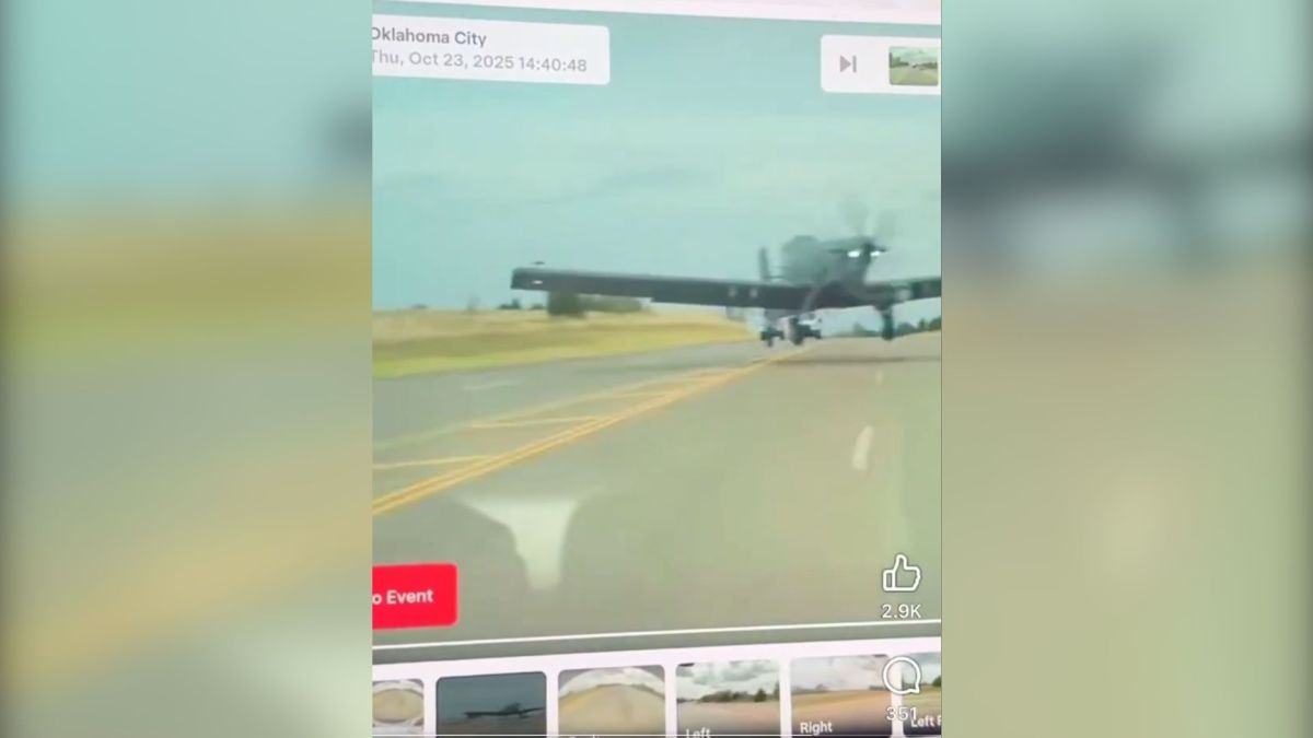 Un conducteur de Tesla a évité un avion en atterrissage d'urgence // Source : Matthew Topchian via TikTok Un conducteur de Tesla a évité un avion en atterrissage d'urgence // Source : Matthew Topchian via TikTok