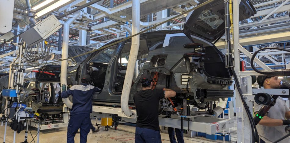 Production du Citroën C5 Aircross à l'usine de Rennes // Source : Raphaelle Baut pour Numerama