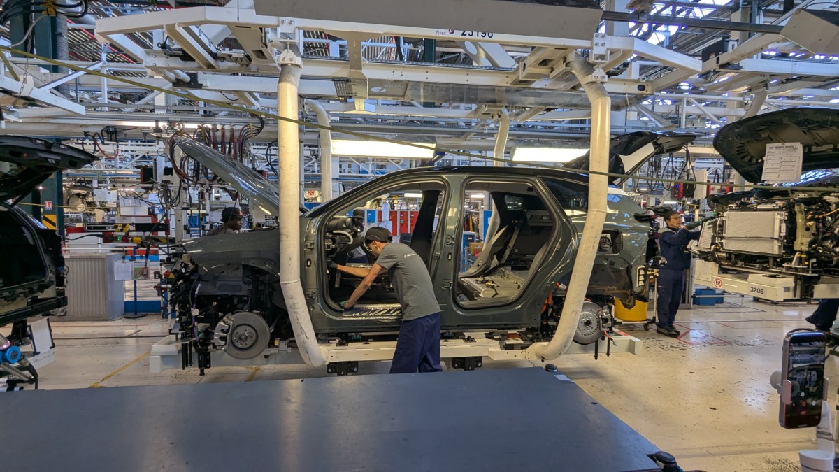 Production du Citroën C5 Aircross à l'usine de Rennes // Source : Raphaelle Baut pour Numerama Production du Citroën C5 Aircross à l'usine de Rennes // Source : Raphaelle Baut pour Numerama