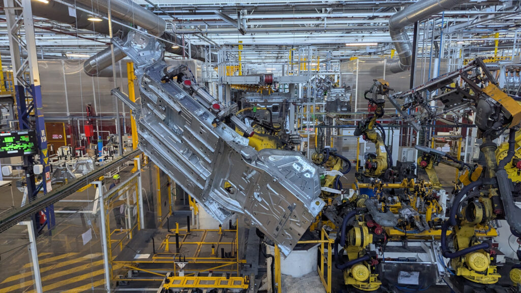Production du Citroën C5 Aircross à l'usine de Rennes // Source : Raphaelle Baut pour Numerama Production du Citroën C5 Aircross à l'usine de Rennes // Source : Raphaelle Baut pour Numerama