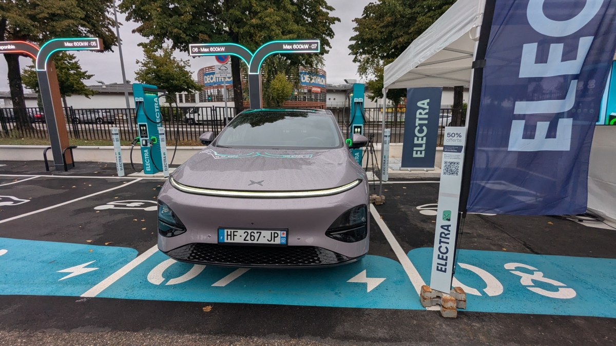 Nouvelles bornes 600 Kw du réseau Electra testé avec Xpeng // Source : Raphaelle Baut pour Numerama