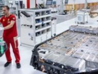 Ferrari Elettrica : assemblage batterie // Source : Ferrari