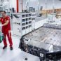 Ferrari Elettrica : assemblage batterie // Source : Ferrari Ferrari Elettrica : assemblage batterie // Source : Ferrari