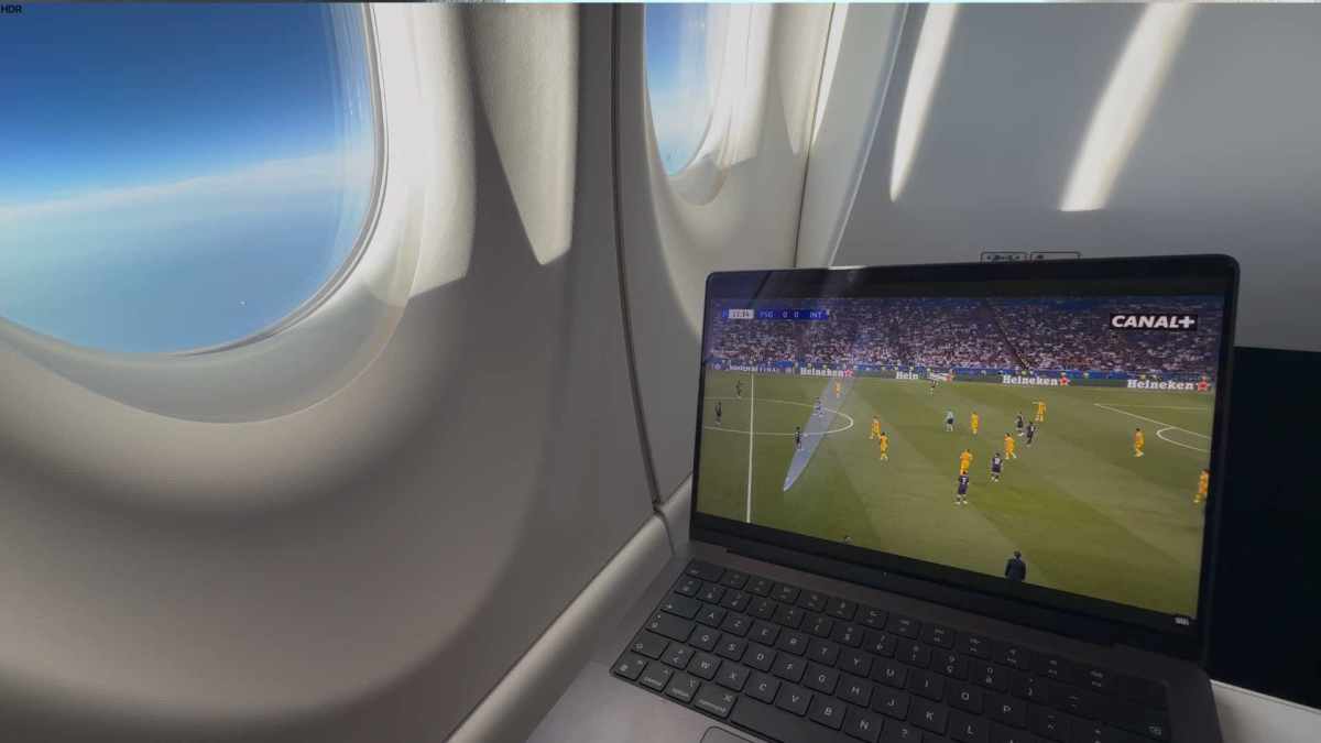 Un match dans un avion grâce à Starlink. // Source : Numerama