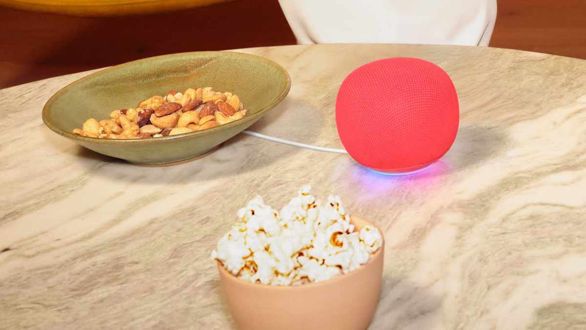 Le Google Home Speaker en rouge. // Source : Google Le Google Home Speaker en rouge. // Source : Google