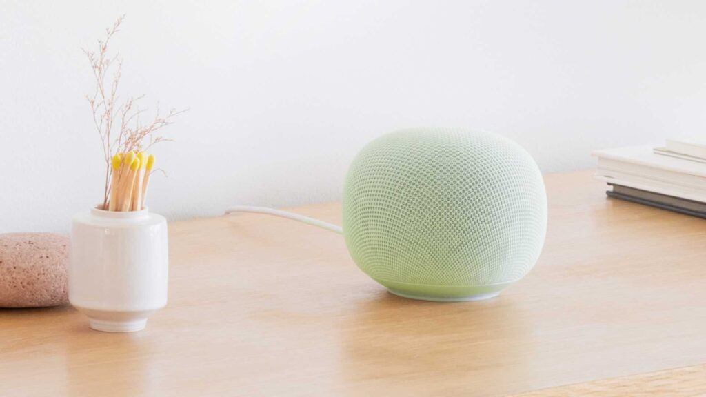 Le Google Home Speaker en vert. // Source : Google Le Google Home Speaker en vert. // Source : Google
