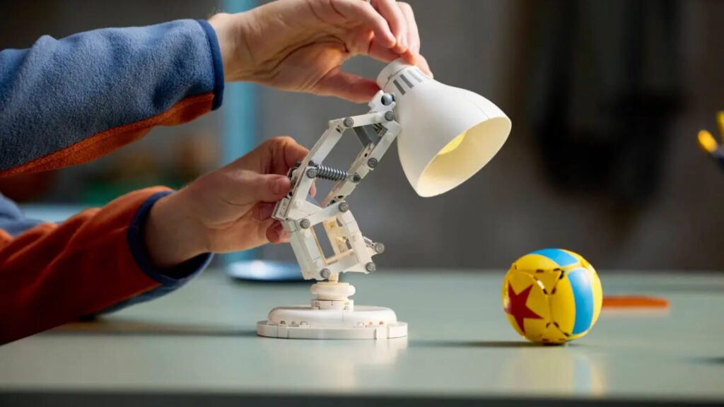 Lego Disney Pixar Luxo Jr. // Source : Lego Lego Disney Pixar Luxo Jr. // Source : Lego
